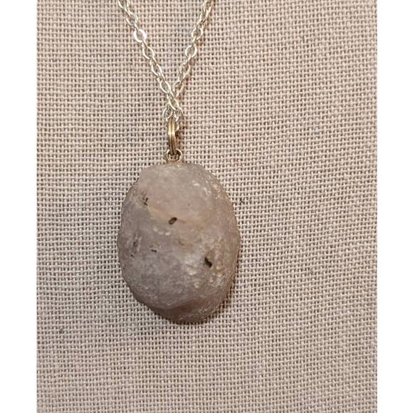 Druzy Quartz Geod Pendant on Silver Tone 18" Chain Necklace - Picture 5 of 7